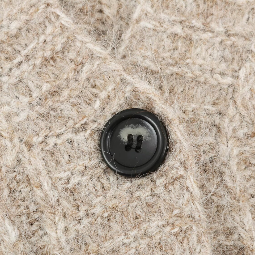 Damen Grobgestrickter Oversize-Cardigan mit Zopfstrick V-Ausschnitt und aufgesetzten Taschen Echoarchiv