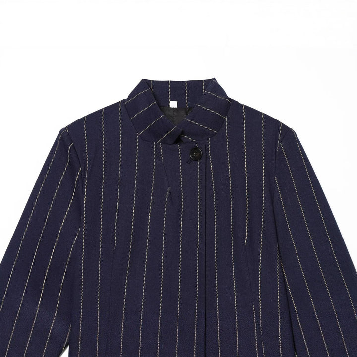 Damen Kurzblazer im Boxy-Cut mit Stehkragen und Nadelstreifen Echoarchiv