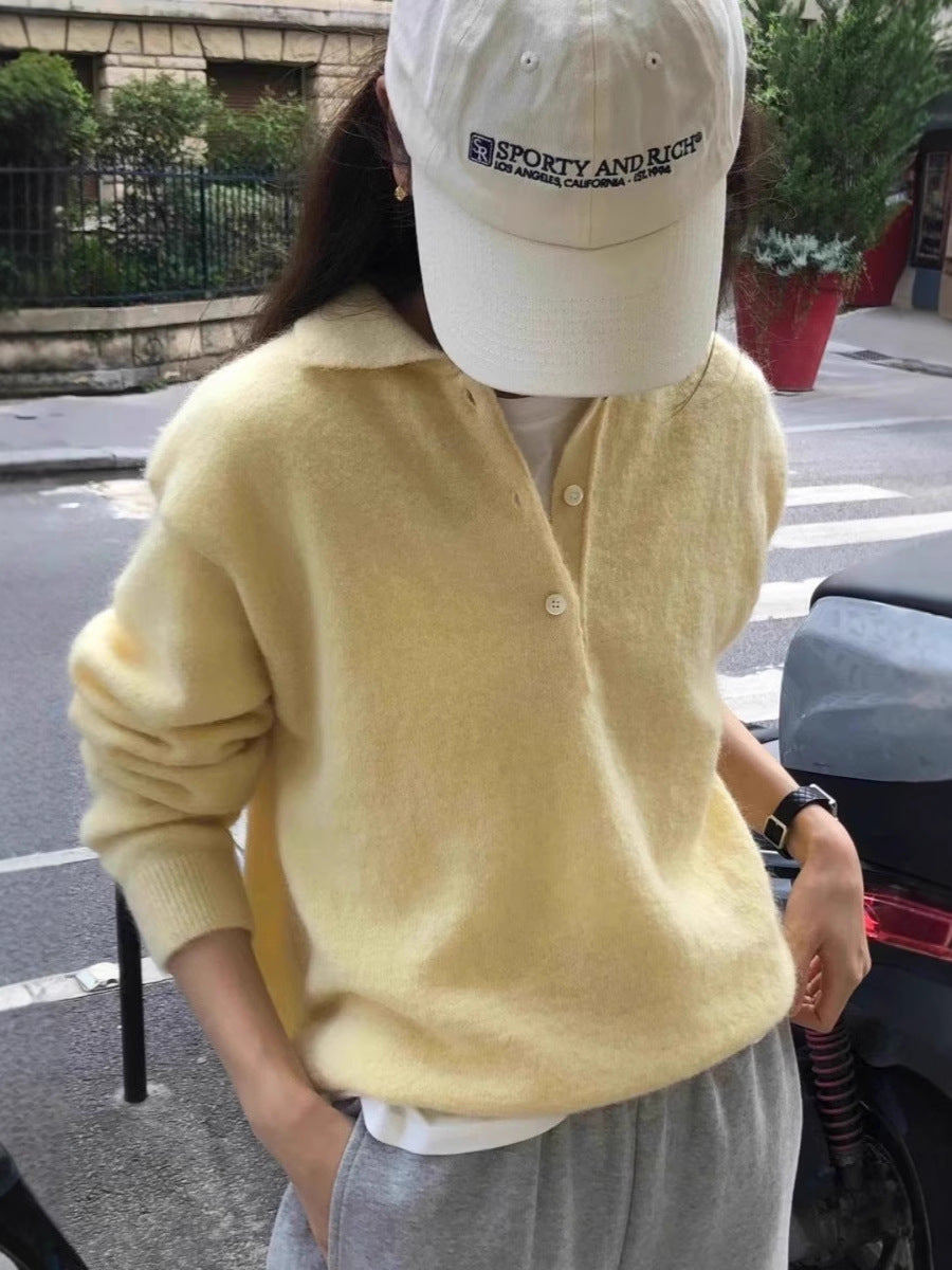 Damen Weicher Kapuzenpullover im Mohair‑Look mit tiefem V‑Ausschnitt und halber Knopfleiste Echoarchiv