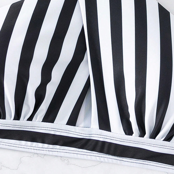 Damen Triangel-Bikinioberteil mit modischem Wickel-Design und elastischen Trägern Echo Archiv