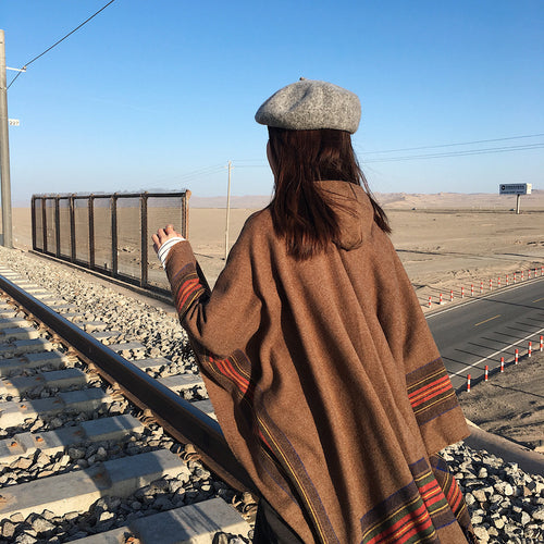 Damen Kapuzen‑Capeponcho im Tartanmuster mit Fransensaum aus weichem Wollmix – Montévia