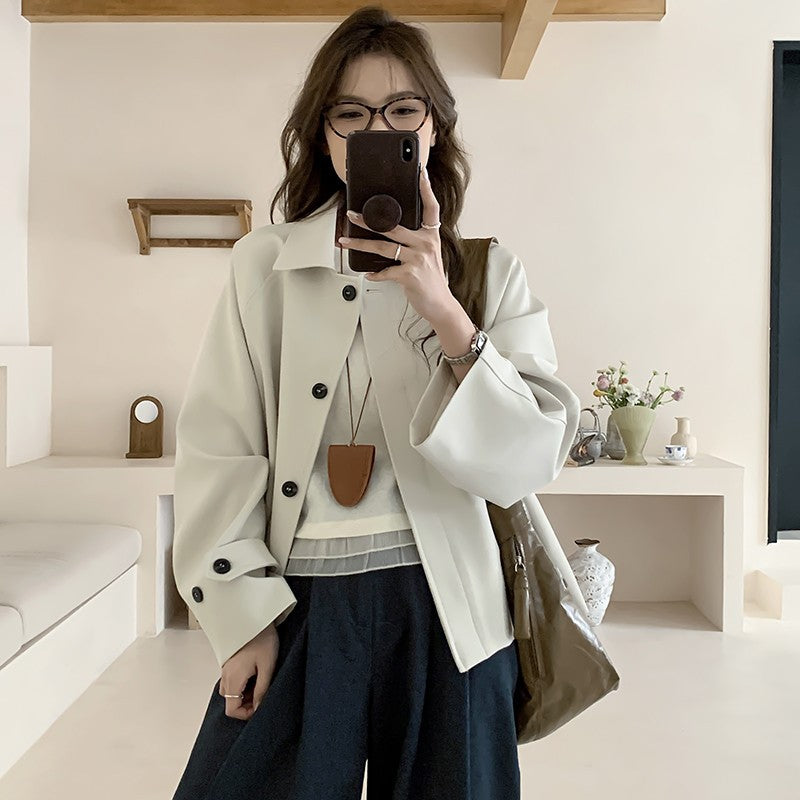 Damen Oversize Kurzjacke mit überschnittenen Schultern und großer Knopfleiste Echoarchiv