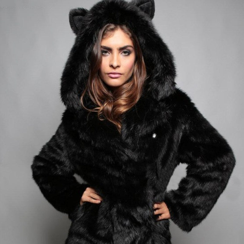 Damen Kurze Kapuzenjacke aus veganem Hochflor-Kunstpelz mit Katzenohren und taillierter Silhouette Echo Archiv