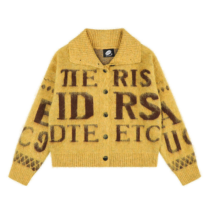 Damen Oversize Mohair-Strickjacke mit Knopfleiste, großem Reverskragen und typografischem Allover-Print Echoarchiv