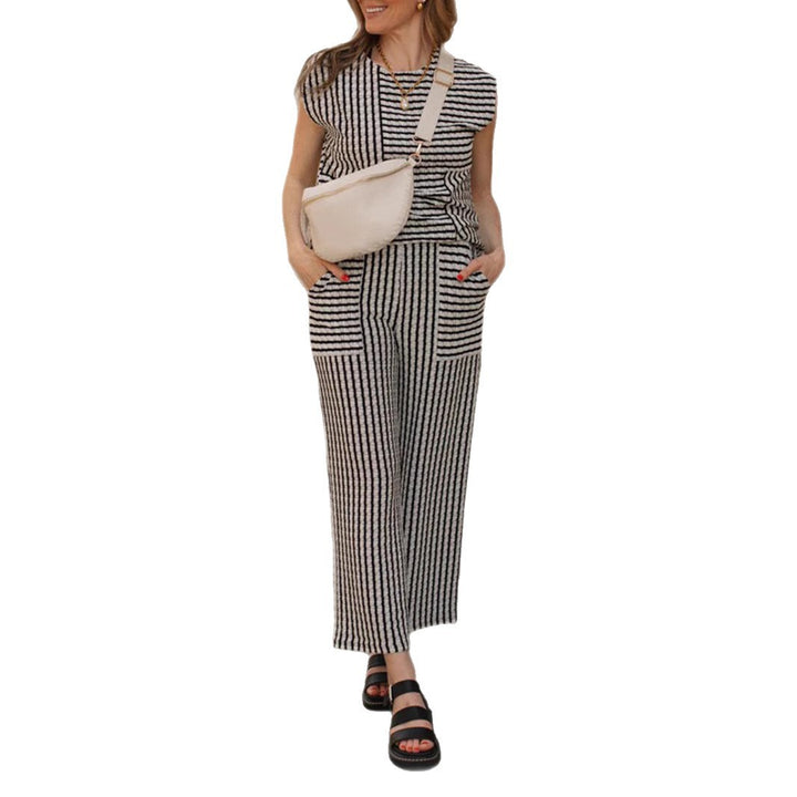 Damen Freizeitsoutfit mit gestreiften Elementen Echo Archiv