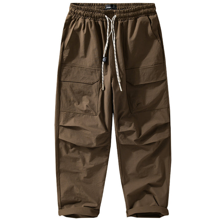 Herren Oversize-Cargohose aus leichtem Funktionsstoff mit Kordelzugbund und Mehrfachtaschen Echoarchiv
