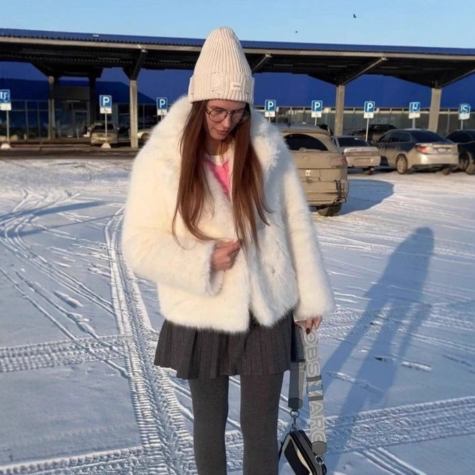 Damen Kurzmantel aus langflorigem Faux-Fur mit taillierendem Bindegürtel Echo Archiv