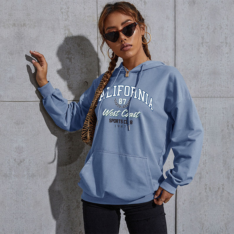 Damen Relaxed-Fit Hoodie mit Collegestyle-Frontprint und Kängurutasche Echoarchiv