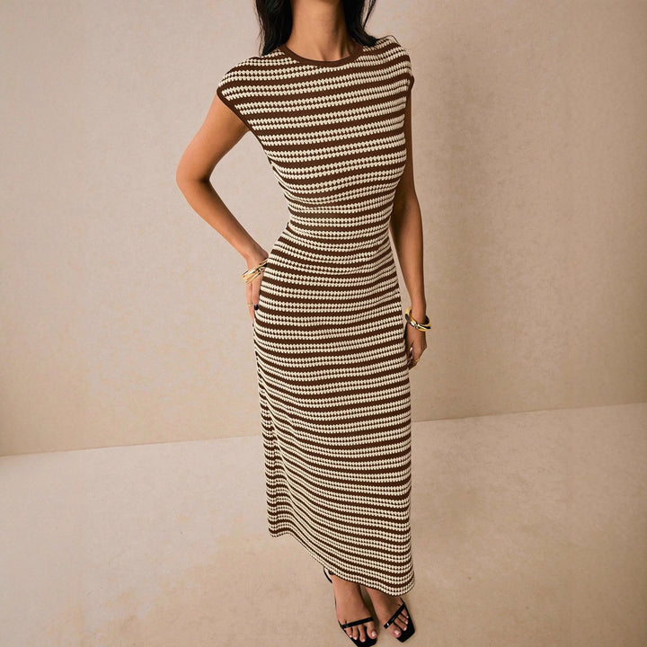 Damen Figurbetontes geripptes Midikleid mit kurzen Cap-Ärmeln und Rautenstreifen Echo Archiv