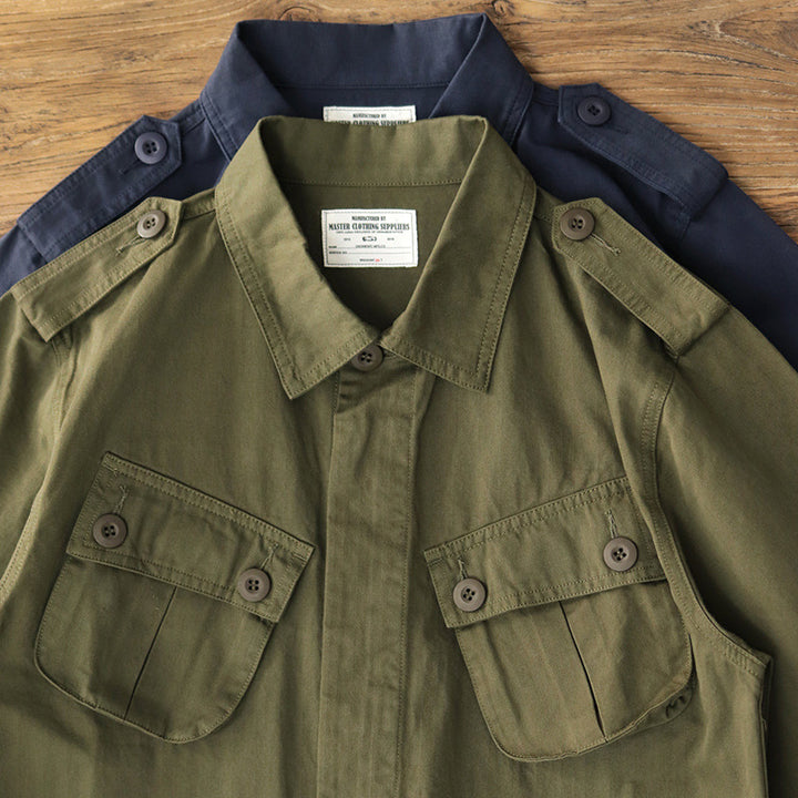 Herren Militärinspirierte Feldjacke mit aufgesetzten Pattentaschen und Schulterklappen Echoarchiv