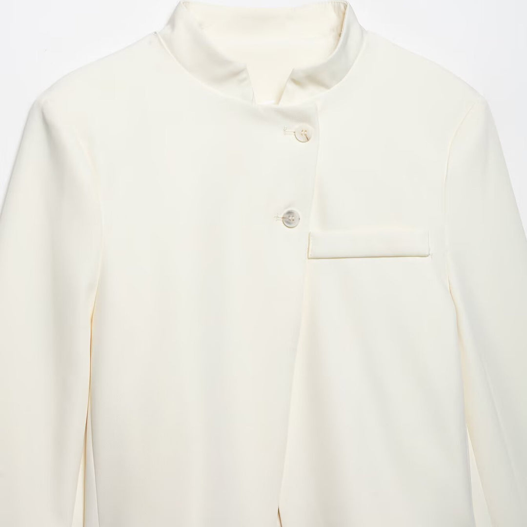 Damen Kurzer taillierter Blazer mit Stehkragen und asymmetrischer Knopfleiste Echo Archiv