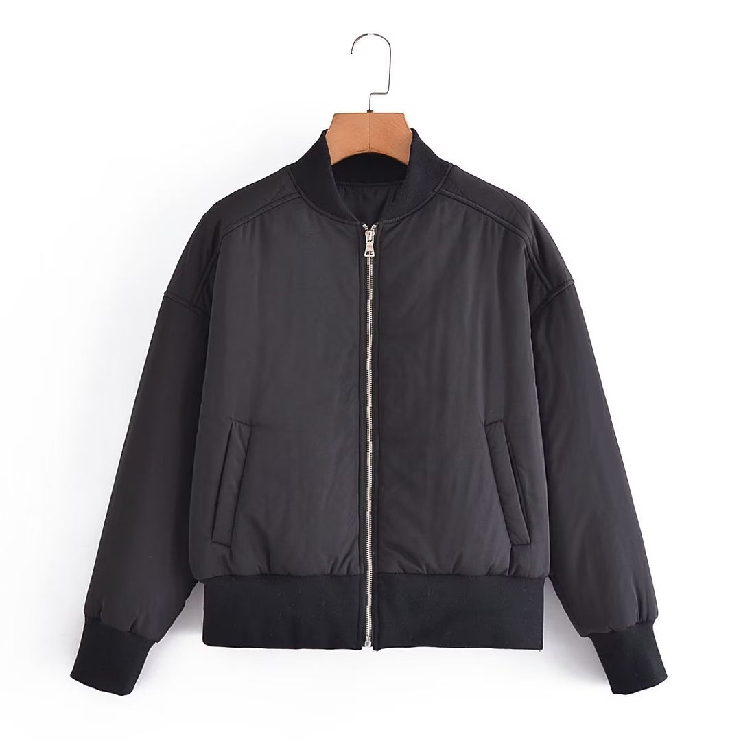 Damen Kurz geschnittene wattierte Blousonjacke mit geripptem Saum – Avenza
