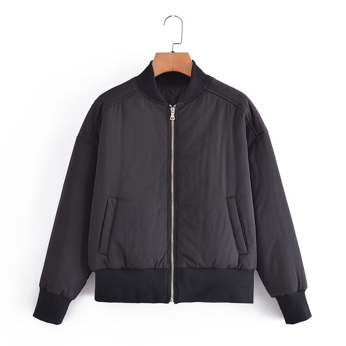 Damen Kurz geschnittene wattierte Blousonjacke mit geripptem Saum – Avenza
