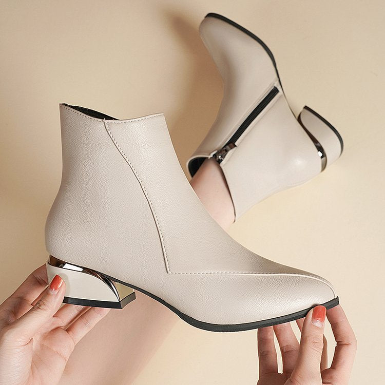 Damen Kurzstiefelette mit spitzer Zehenpartie und skulptiertem Blockabsatz – Varelle