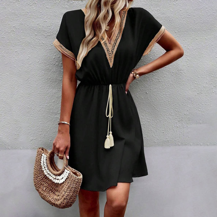 Damen Strandkleid mit raffiniertem Häkelkragen Echo Archiv