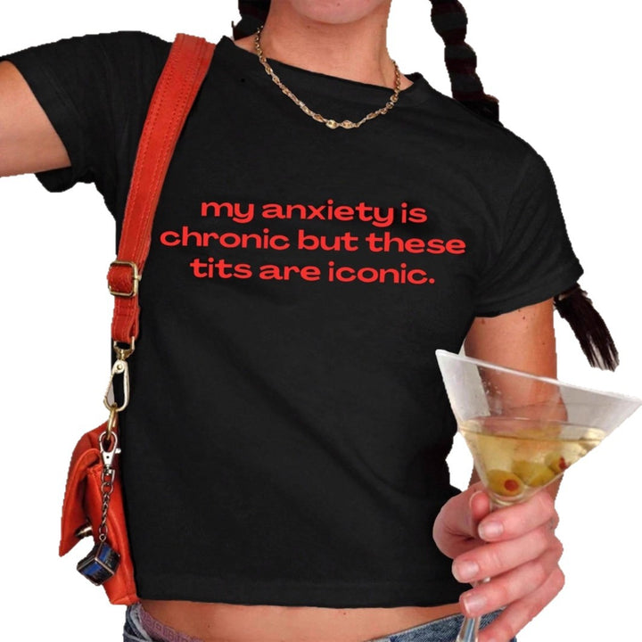 Damen Crop-T-Shirt mit inspirierendem Schriftzug und figurbetontem Schnitt Echo Archiv