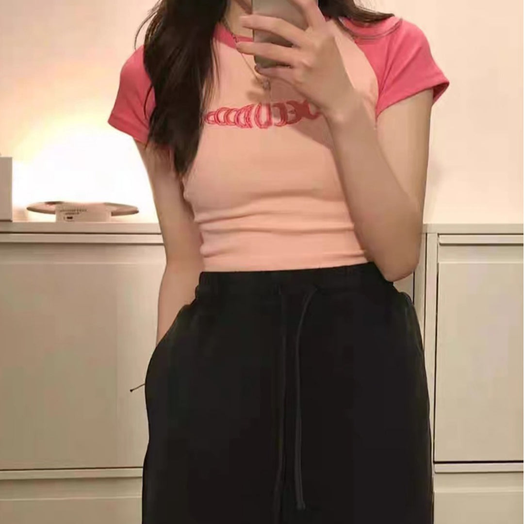 Damen Cropped T-Shirt mit kontrastierenden Ärmeln und modernem Aufdruck Echo Archiv