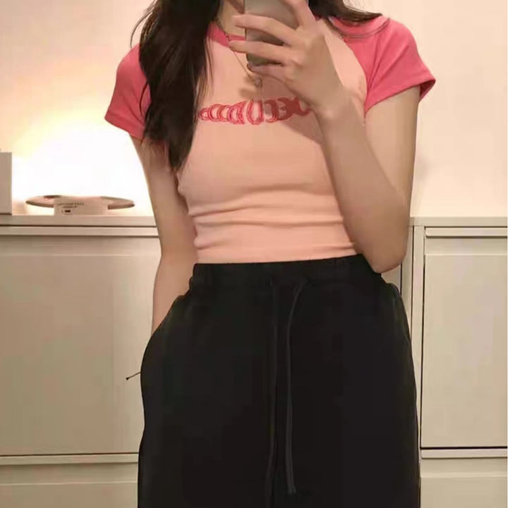 Damen Cropped T-Shirt mit kontrastierenden Ärmeln und modernem Aufdruck Echo Archiv