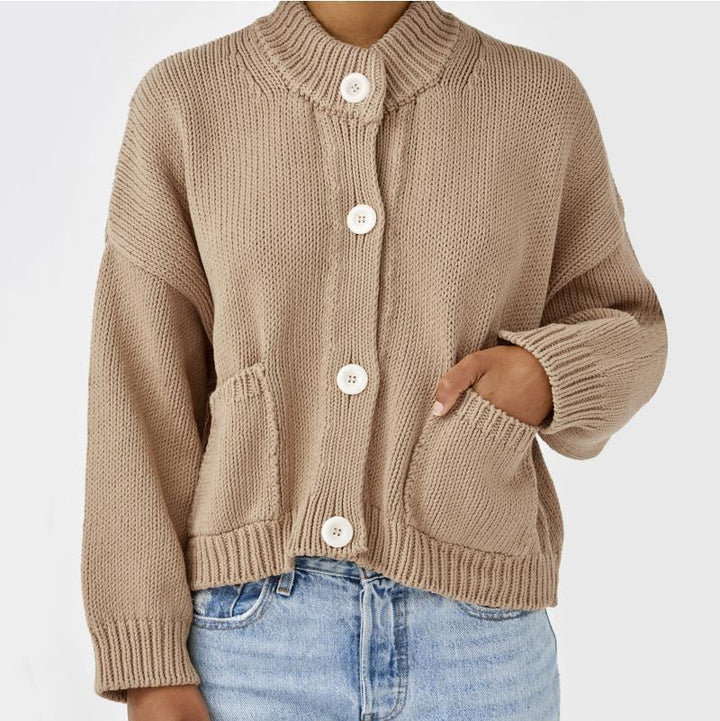 Damen Kurzer Boxy-Cardigan aus Grobstrick mit hoher Knopfleiste und Eingrifftaschen Echo Archiv