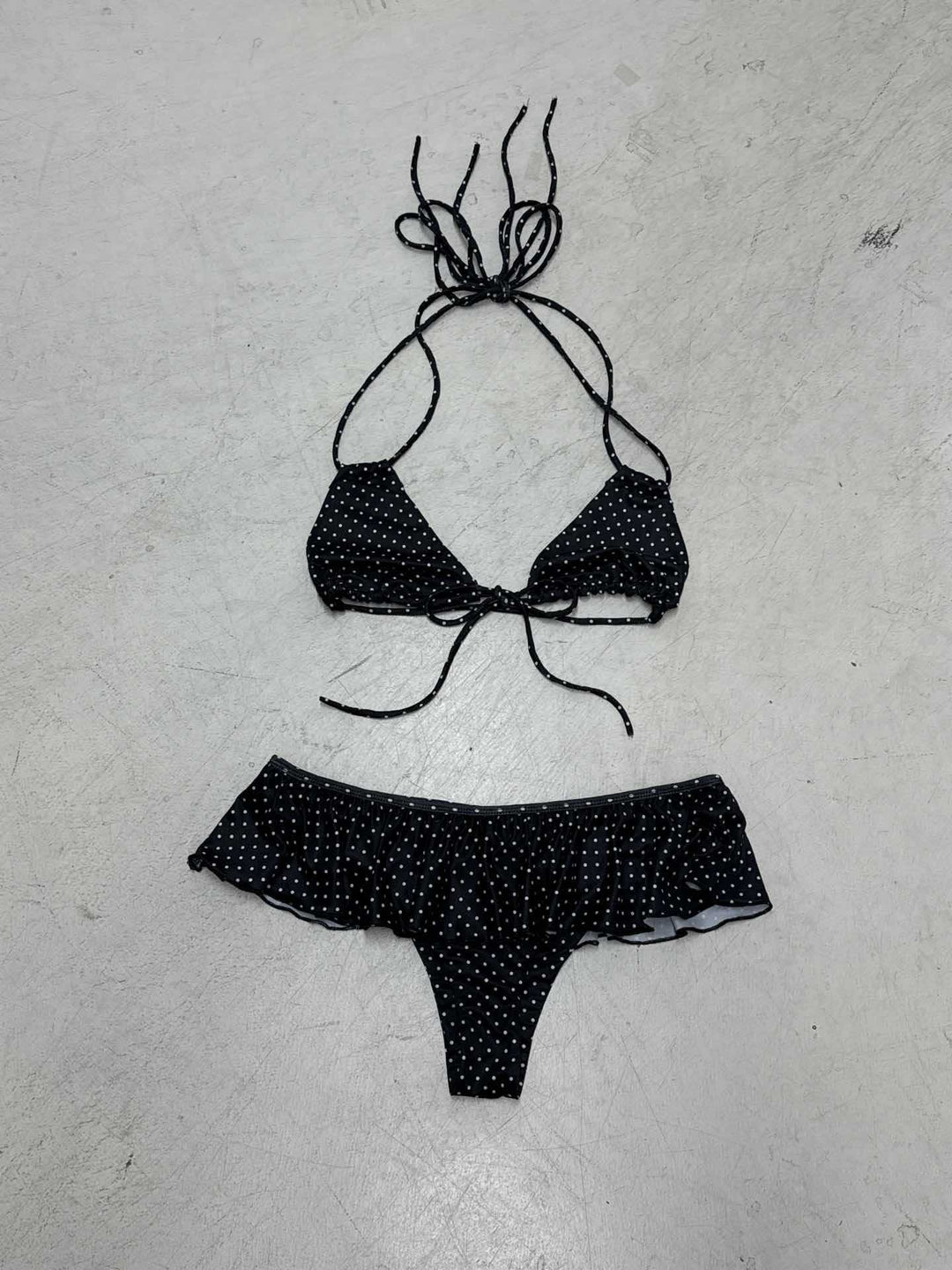 Damen verspieltes Triangel-Bikini-Set mit Rüschensaum und Bindebändern Echo Archiv