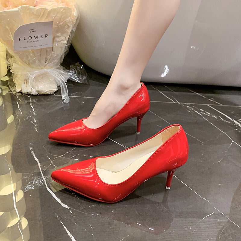 Damen Hochglänzende spitz zulaufende Pumps mit schmalem Stilettoabsatz und gepolstertem Komfortfußbett – Lioré