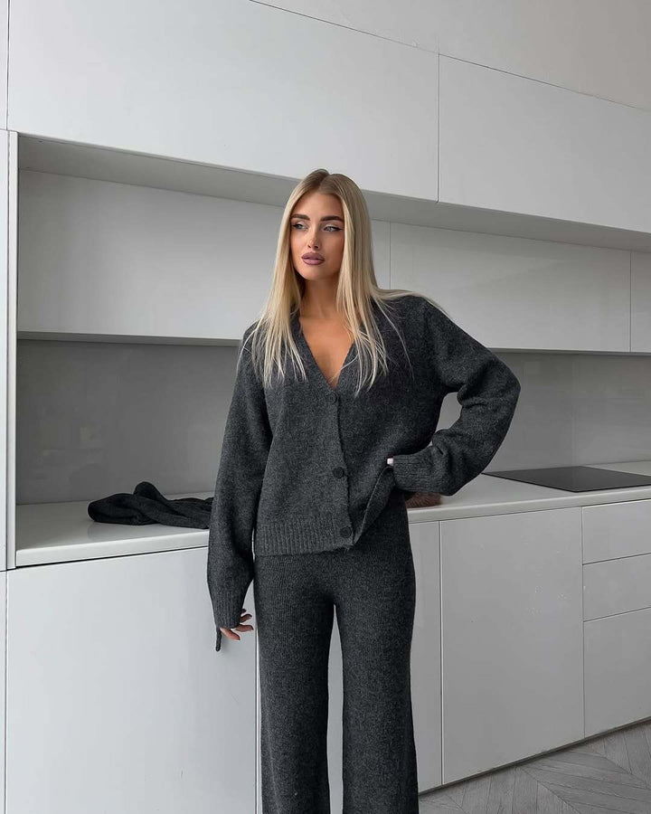 Damen kuscheliges Feinstrick-Cardigan-Set mit V-Ausschnitt und hochgeschnittener Schlaghose – Veloura