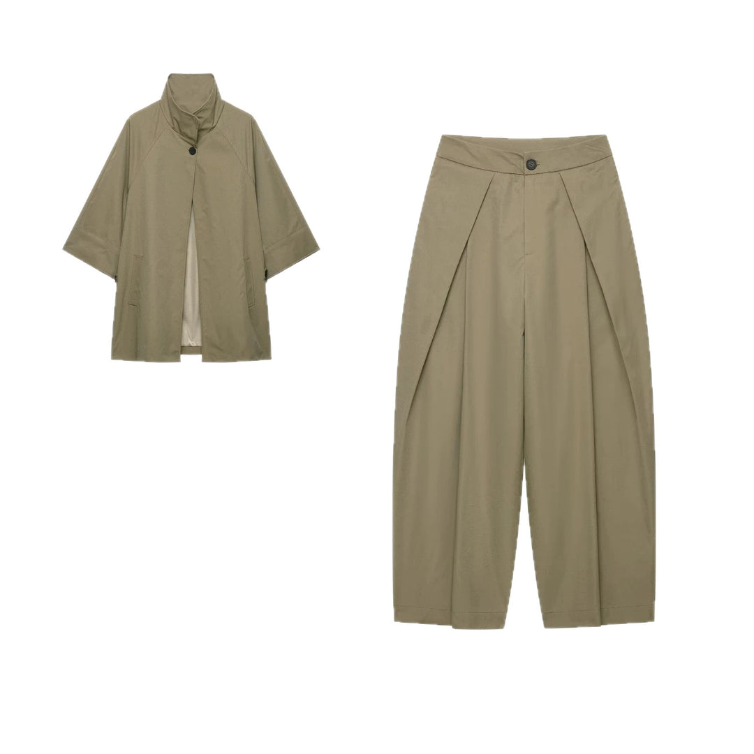 Damen Zweiteiler Kurzcape-Jacke mit Stehkragen und hochtaillierter Plissee-Culotte Echo Archiv