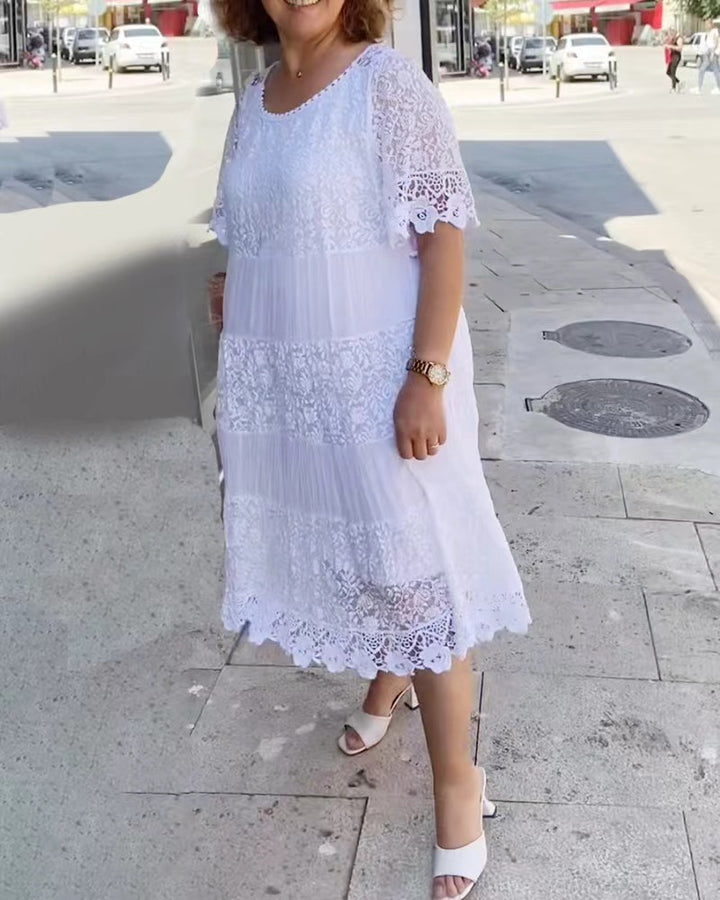 Damen nan Midikleid mit Spitzenstufen, Plissee‑Einsätzen und kurzen Trompetenärmeln Echo Archiv