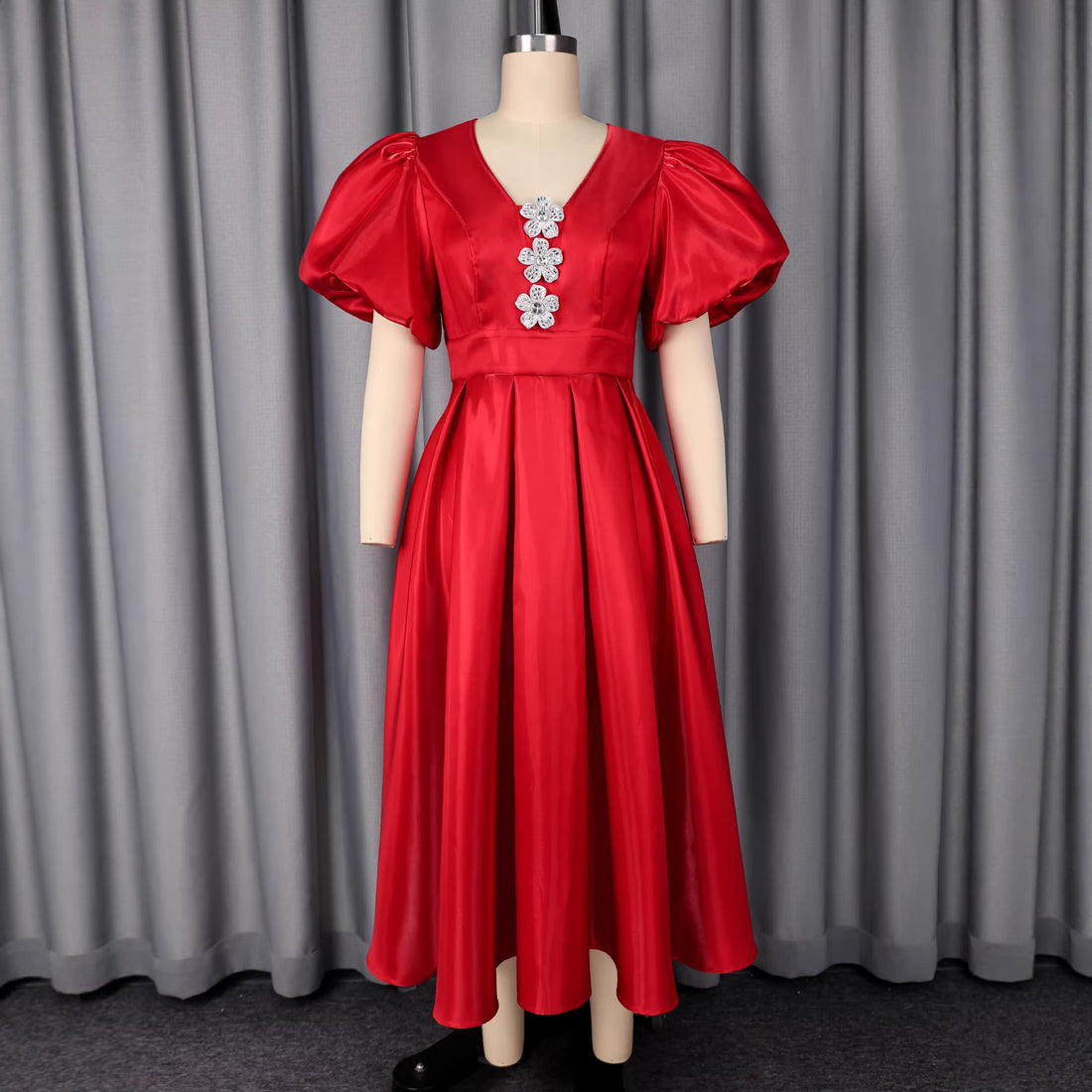 Damen Extravagantes Abendkleid mit voluminösen Puffärmeln und funkelnden Applikationen – Élara