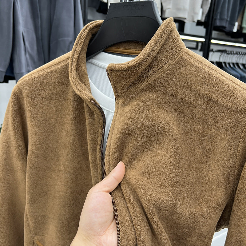 Herren Fleecejacke mit hohem Kragen und praktischen Taschen Echoarchiv