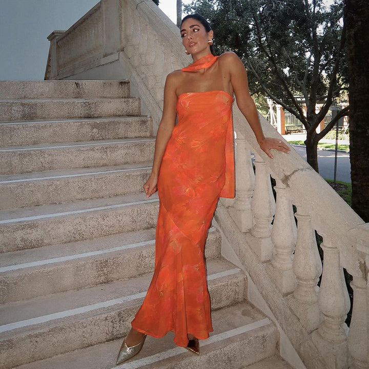Damen Elegantes Blumenmaxikleid mit Halterneck und fließendem Stoff Echo Archiv