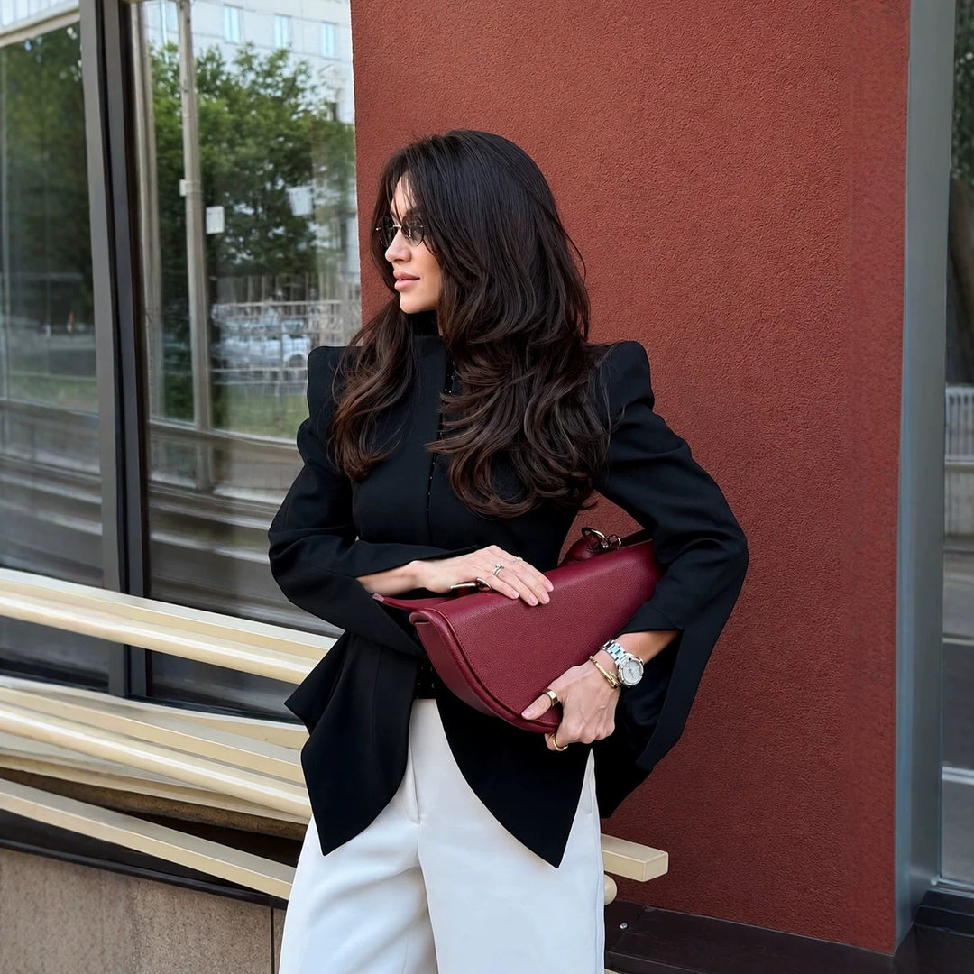 Damen Taillierter Blazer mit betonter Schulterpartie, asymmetrischem Schößchen und Schlitzärmeln Echo Archiv