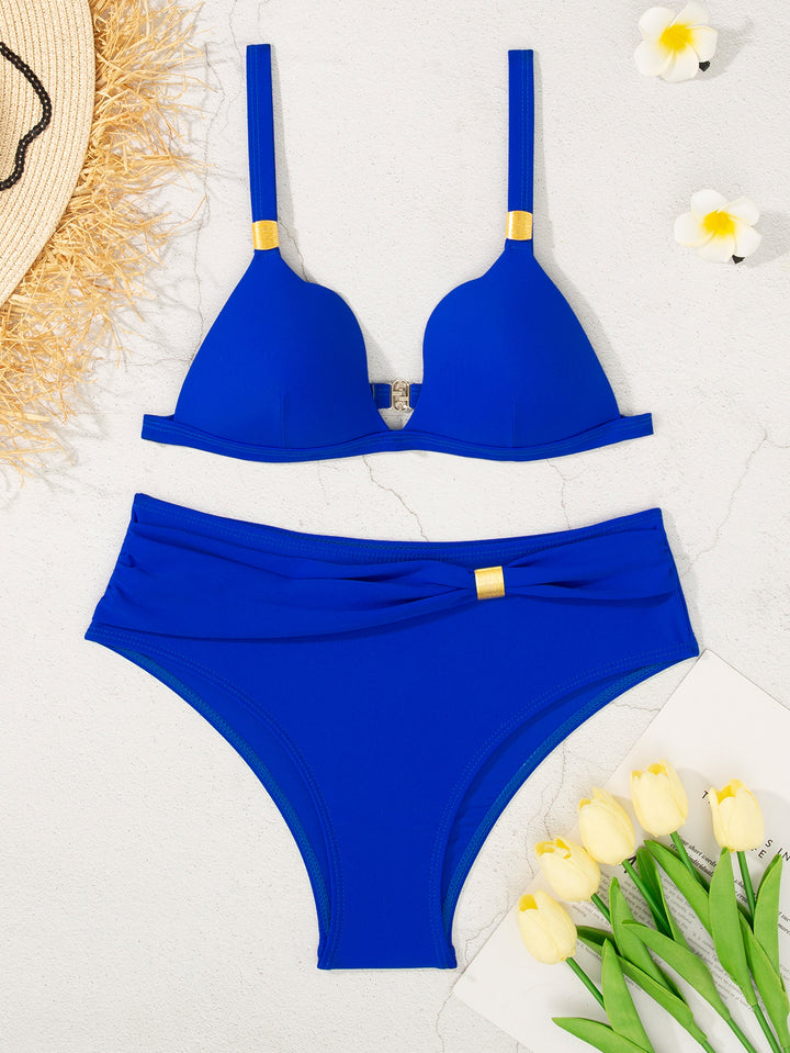 Damen Bikini mit elegantem Design und goldenem Akzent Echo Archiv