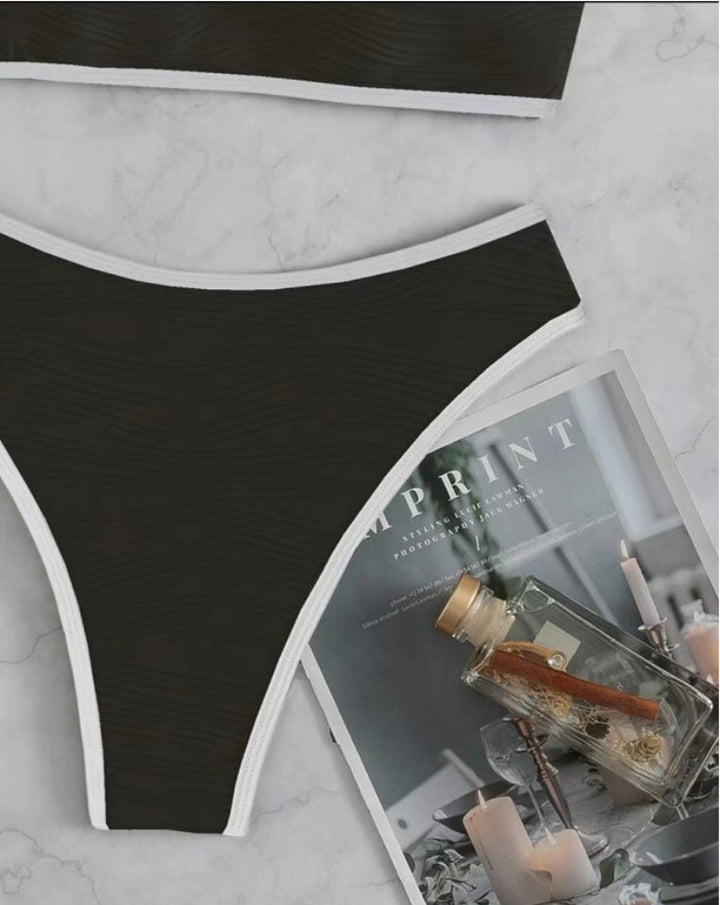 Damen Bandeau-Bikini-Set mit eleganten Wellen-Details und sportlichem Schnitt Echo Archiv