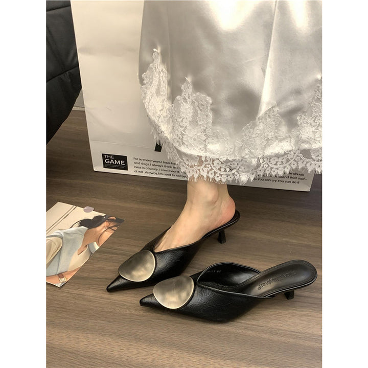 Damen Spitz zulaufende Kitten-Heel Mules mit Metallapplikation Echo Archiv