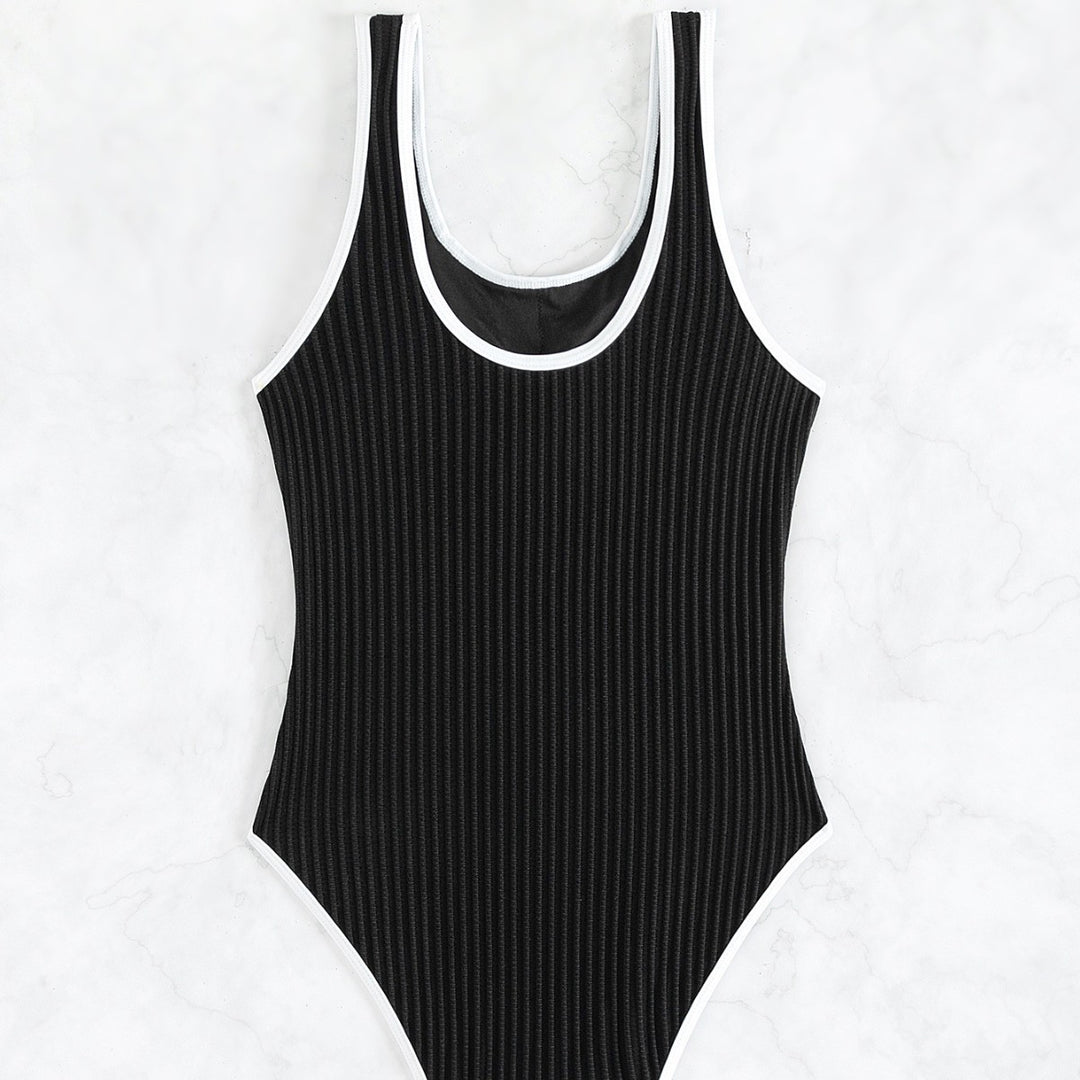 Damen einteiliger Badeanzug mit strukturiertem Rippendesign und eleganten Kontrasten Echo Archiv