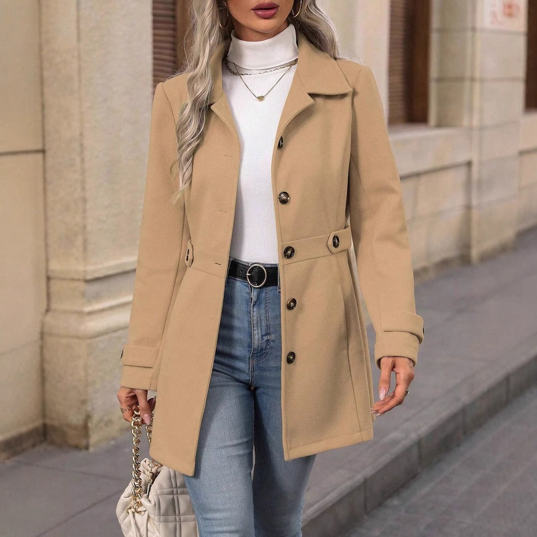 Damen taillierter knöpfbarer Kurzmantel mit Reverskragen und Gürtel-Details – Célinea