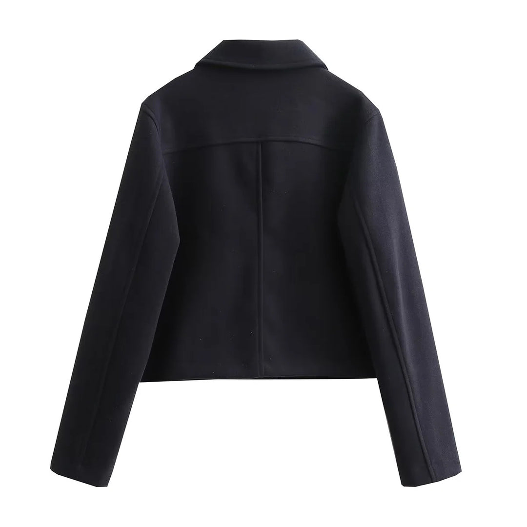 Damen kurzer Wollmix Overshirt mit aufgesetzten Klappentaschen und Zierknopfleiste – Célinea
