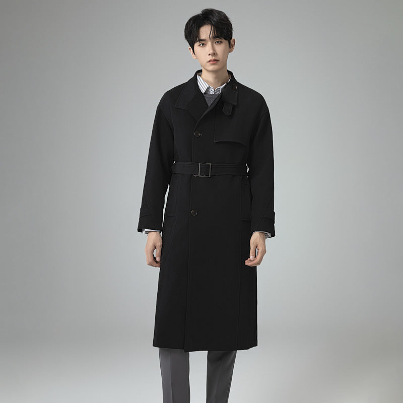 Herren Langer moderner Trenchcoat aus leichtem Twill mit verdeckter Knopfleiste und Taillenriegel Echoarchiv