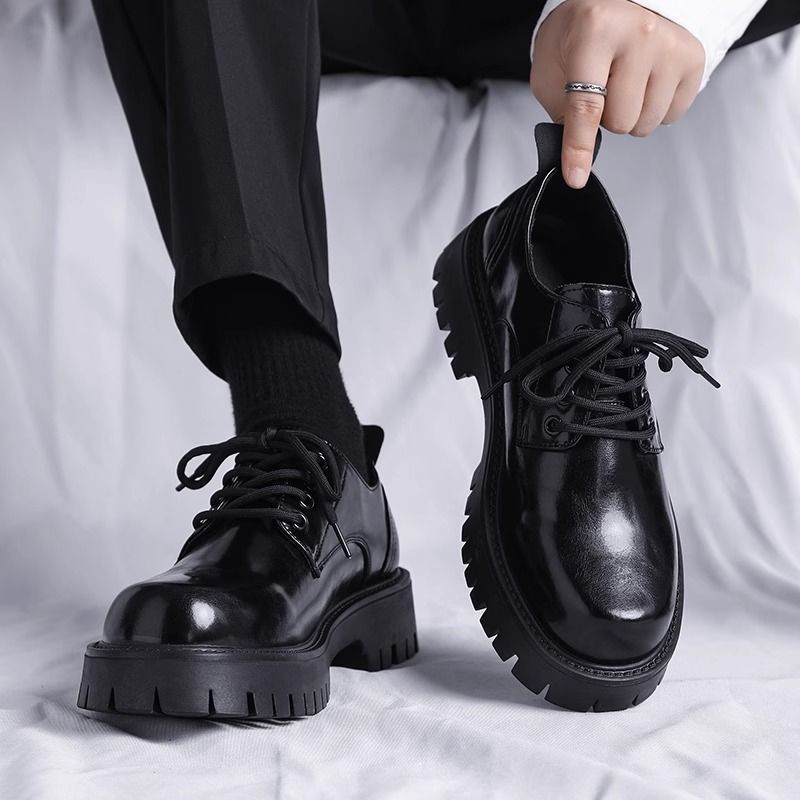 Herren klassische Schnürschuhe mit robustem Profil und elegantem Finish Echoarchiv