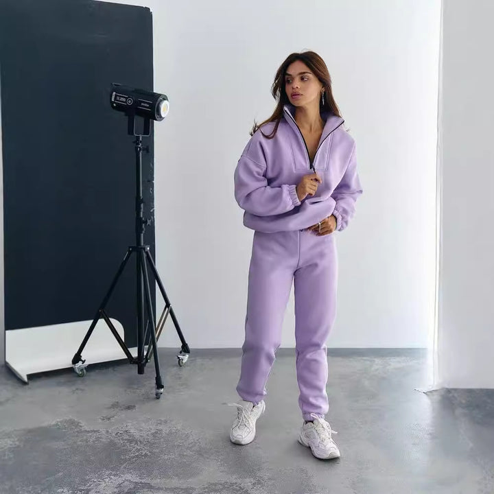 Damen Athleisure-Zweiteiler aus dickem French-Terry mit hohem Stehkragen, halbem Reißverschluss und Tunnelzughose Echoarchiv