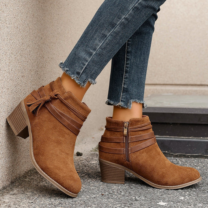 Damen nan samtige Knöchelstiefel mit dekorativen Riemen, Quasten und seitlichem Reißverschluss Echo Archiv