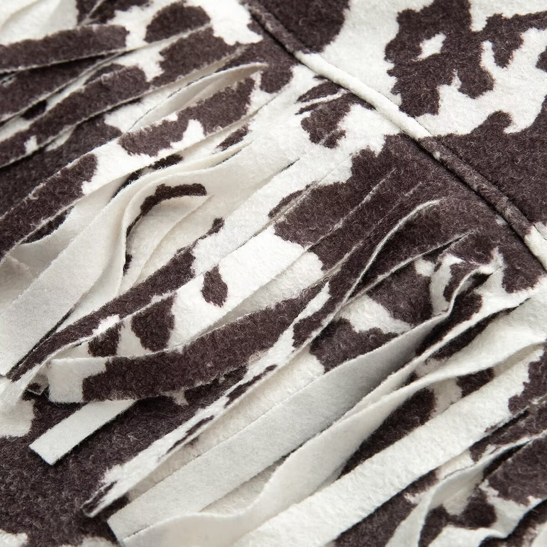 Damen Oversize Jacke im Truckerstil mit Kuhmuster und Kunstlederkragen Echoarchiv