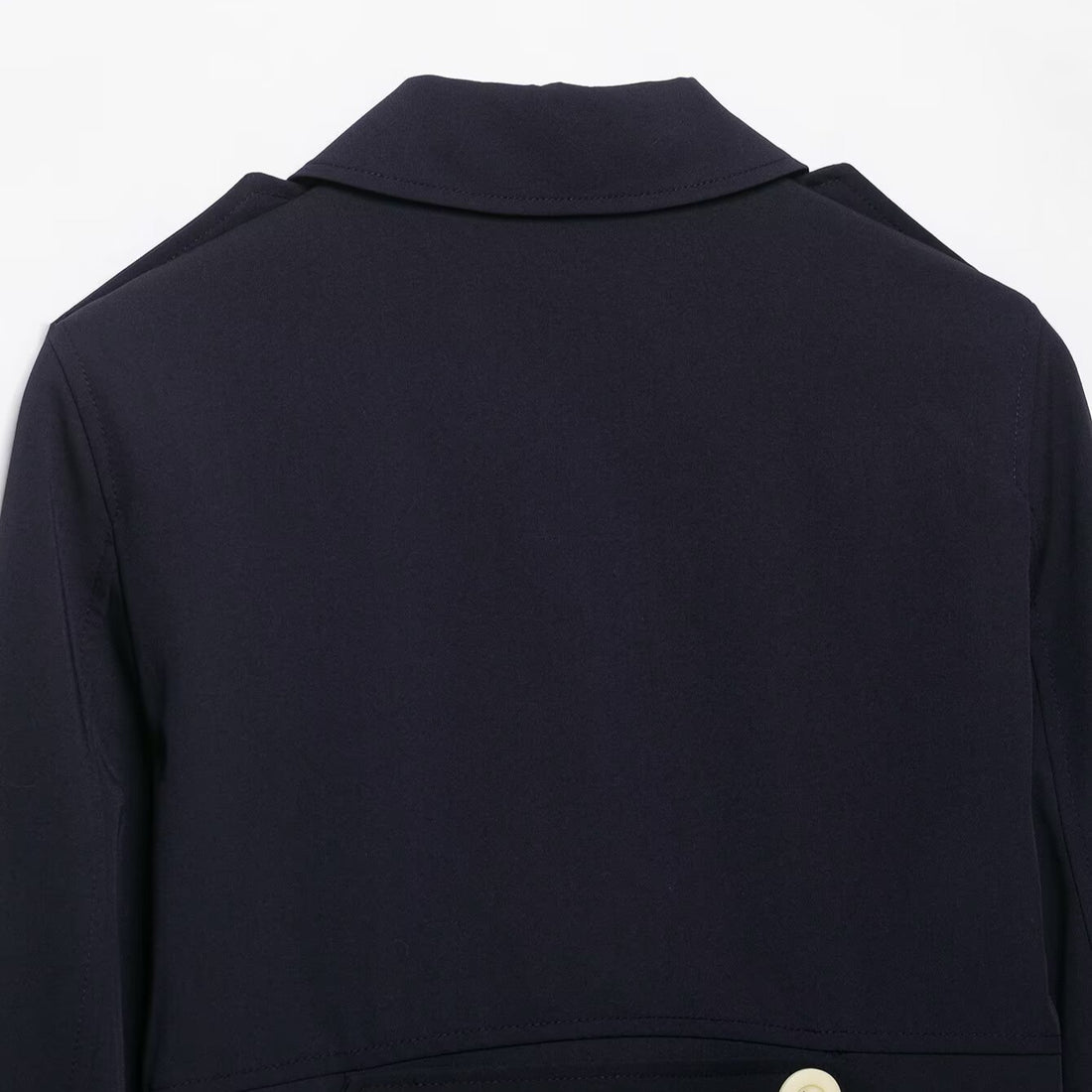 Damen Kurzjacke im Fieldstil mit Epauletten, aufgesetzten Pattentaschen und markanten Zierknöpfen Echoarchiv