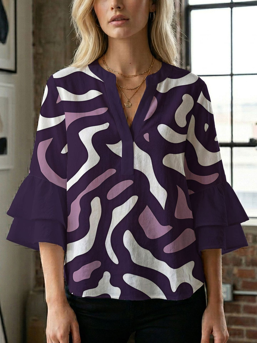 Damen Blusenshirt mit voluminösen Ärmeln und kreativem Druckdesign Echo Archiv