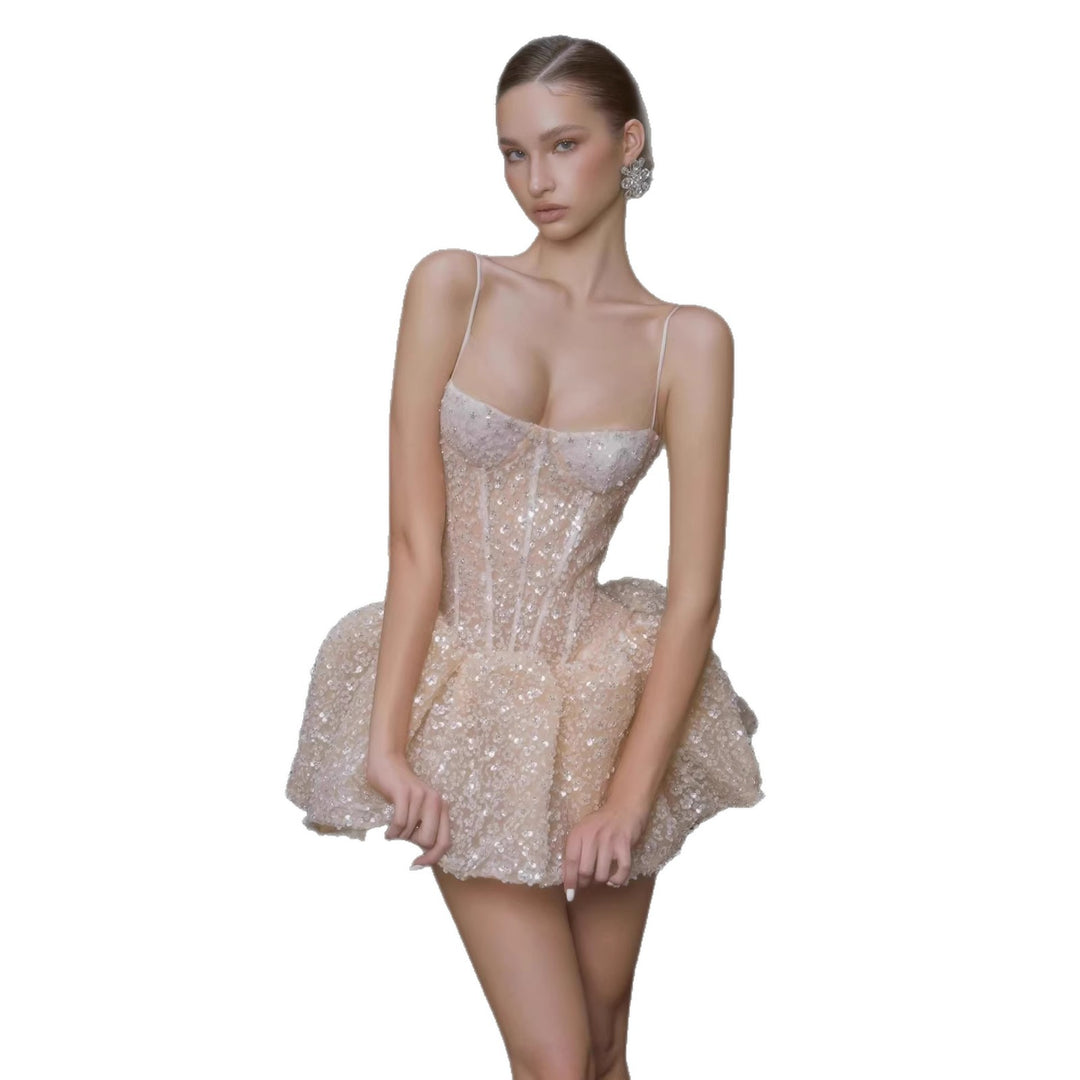 Damen Glamouröses Cocktailkleid mit funkelnden Pailletten und ausgefallener Rockform Echo Archiv