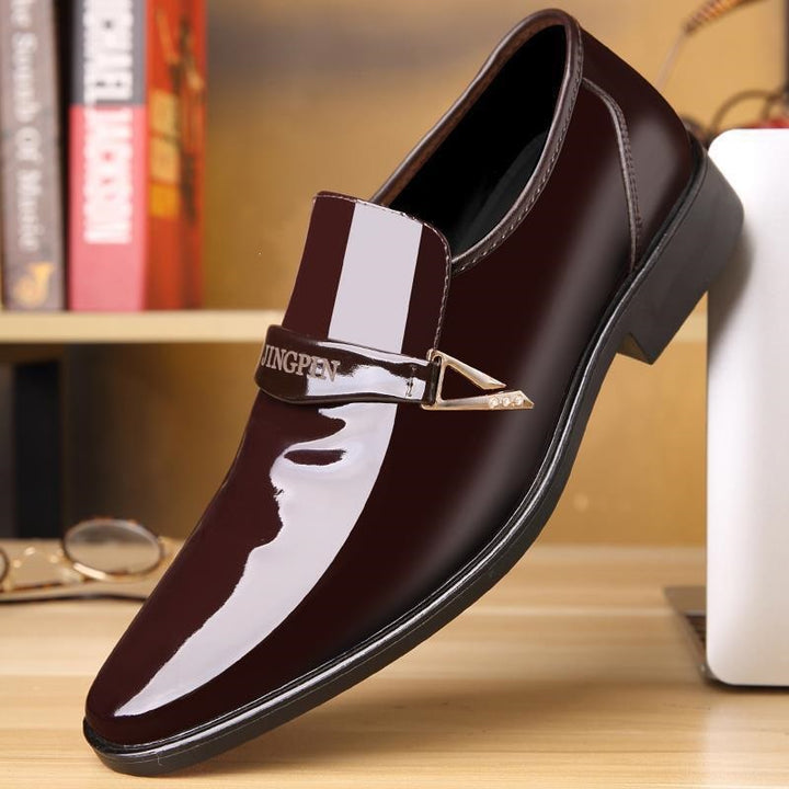 Herren Elegante und stilvolle Lacklederschuhe Echoarchiv