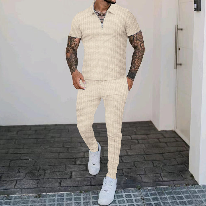 Herren Freizeit-Set mit modernem Kurzarm-Polo und eleganten Jogginghosen Echoarchiv