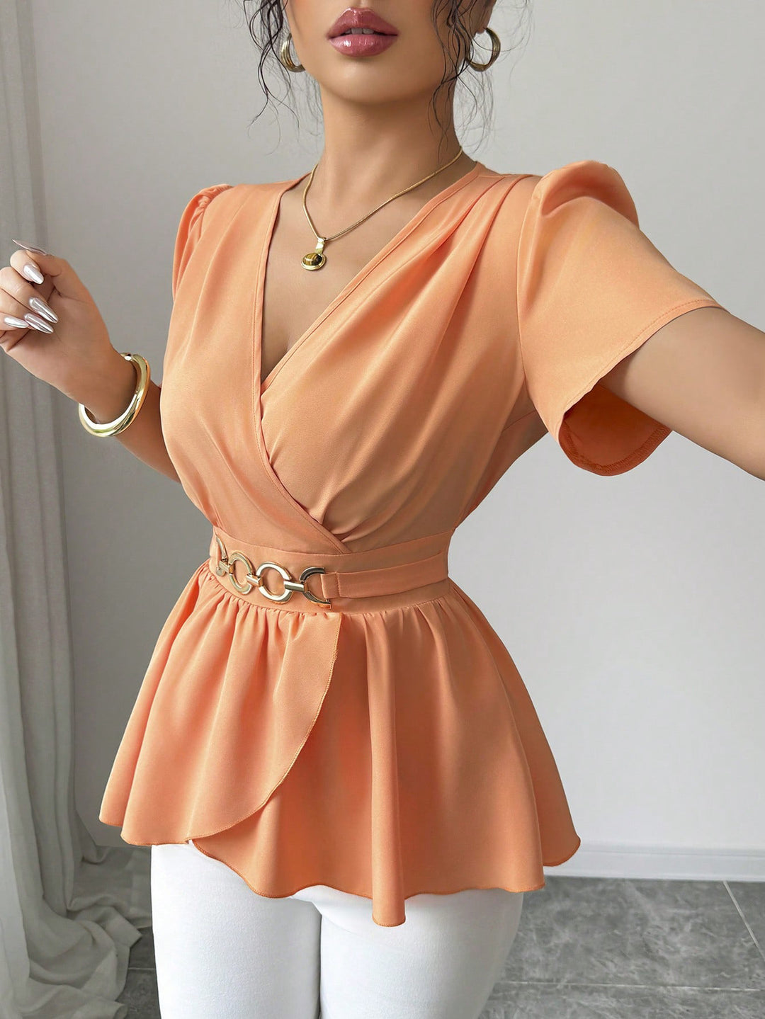 Damen Wickelbluse mit Taillen-Gürtel und asymmetrischem Volant Echo Archiv