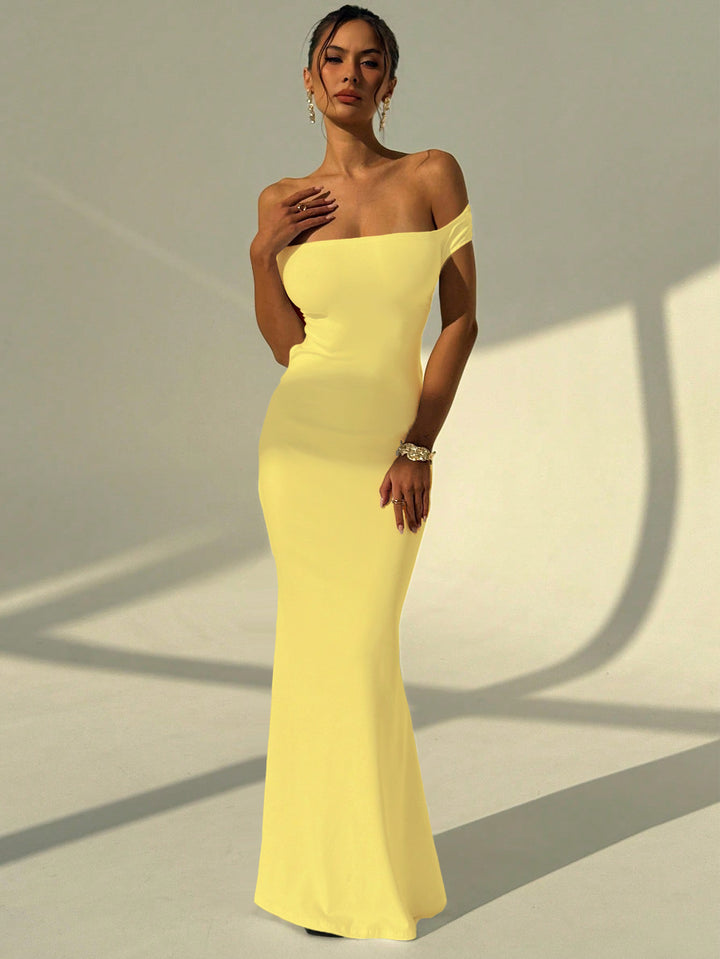 Damen Elegantes Off-Shoulder Maxikleid mit figurbetontem Schnitt Echo Archiv